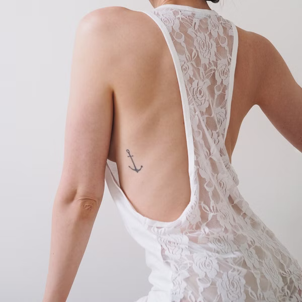 Urban Classics Ladies Flower Laces Loose Tank Urban Classics Ladies Flower Laces Loose Tank