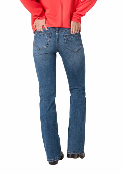 TIMEZONE Damen Jeans SLIM LISATZ - Mid Waist - Slim Fit - Bootcut Leg - Blau - Mid Blue Wash TIMEZONE Damen Jeans SLIM LISATZ - Mid Waist - Slim Fit - Bootcut Leg - Blau - Mid Blue Wash