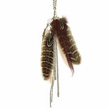 stylische Kette mit Federn und weiteren Anhängern stylische Kette mit Federn und weiteren Anhängern