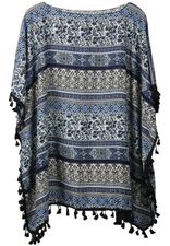 Sommerlicher Poncho in stylischem Design Sommerlicher Poncho in stylischem Design