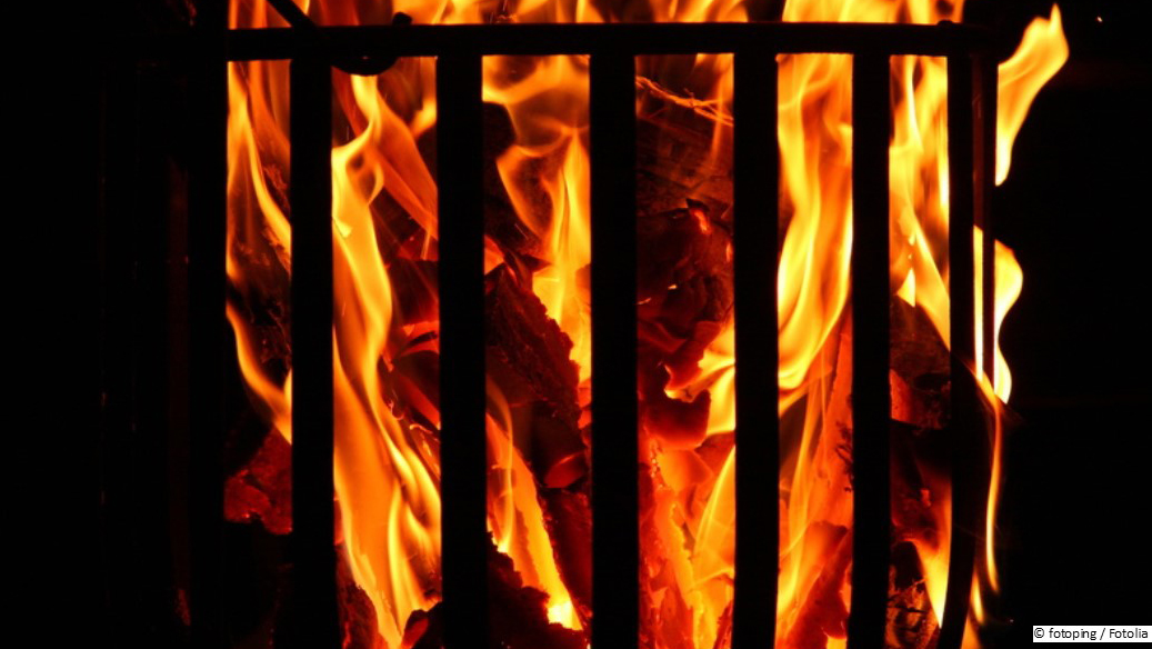 Feuerschale anzünden: So gelingt das Lagerfeuer im Garten