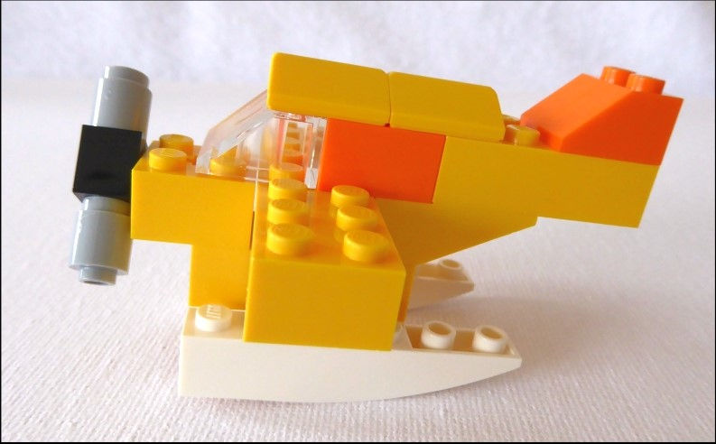 ein gelbes Flugzeug