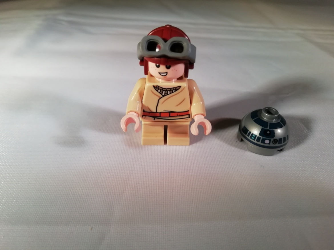 Anakin und der Kopf von R2-D2