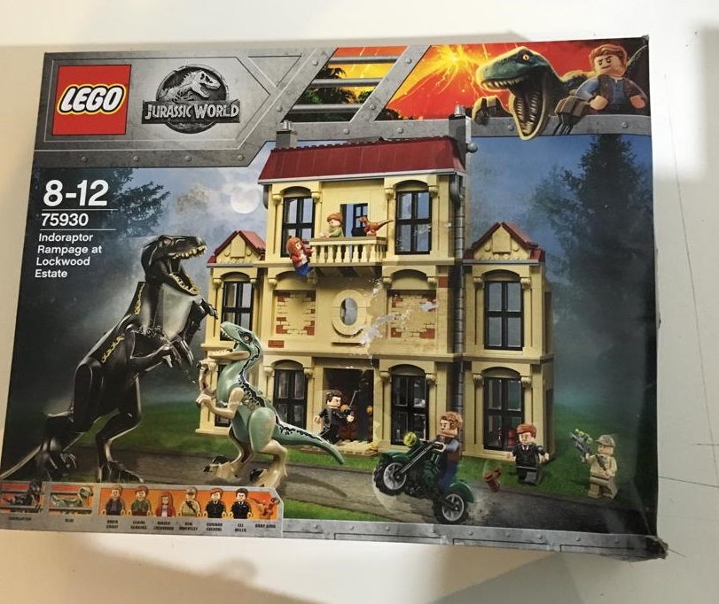 LEGO® Jurassic World Indoraptor-Verwüstung des Lockwood Anwesens 75930