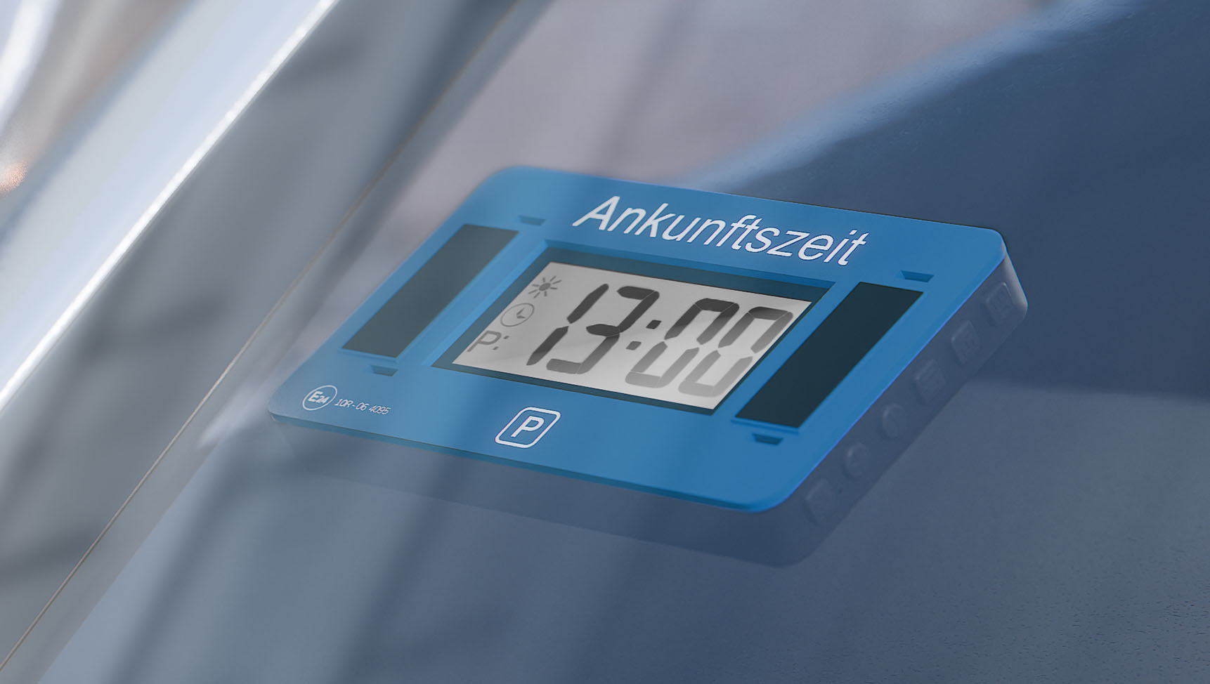 Digitale Parkscheibe liegt gut sichtbar hinter der Windschutzscheibe eines Autos, zeigt die Ankunftszeit 13:00.
