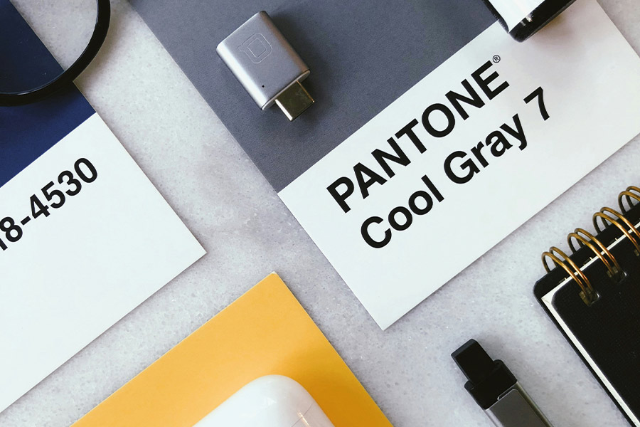 Pantone Farben mit Produkt