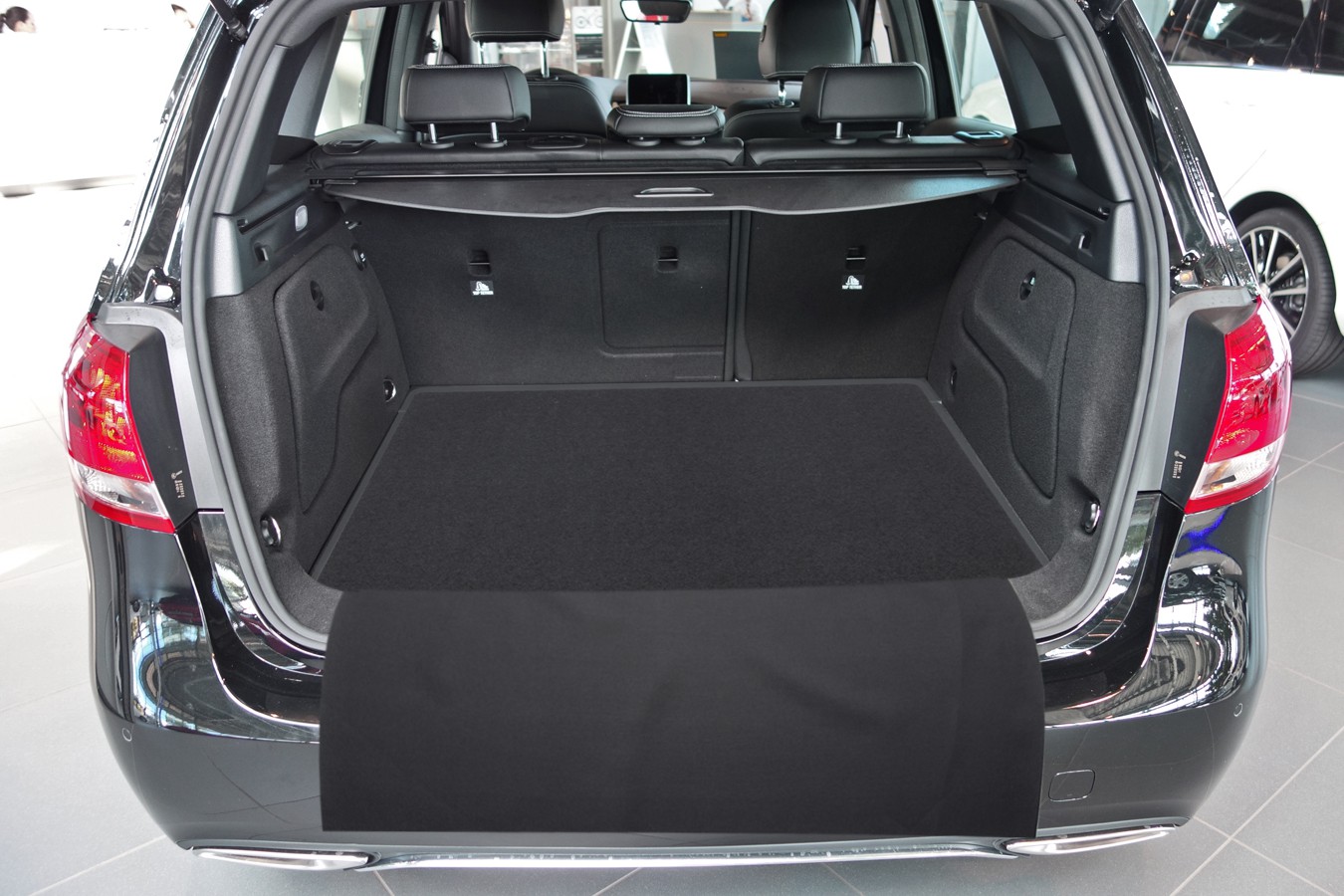 Kofferraummatte mit Ladekantenschutz für Mercedes B-Klasse W246