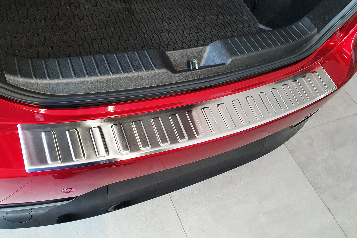 Paket] Ladekantenschutz und Einstiegsleisten für Mazda 3 Stufenheck ab Bj.  2019