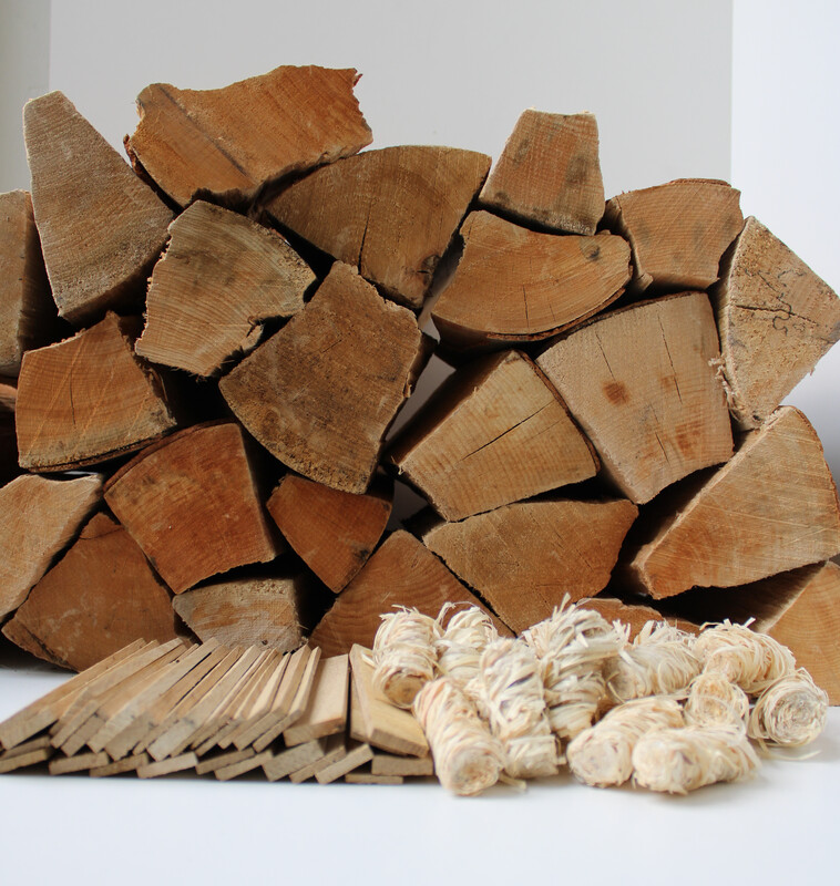    Brennholz Sorglospaket mit 30 Holzwolle-Anzündern und 8 kg Anfeuerholz