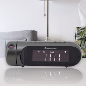 Soundmaster UR6700AN Projektionswecker Radiowecker DAB+ UKW Dualalarm Projektion USB-Ladefunktion