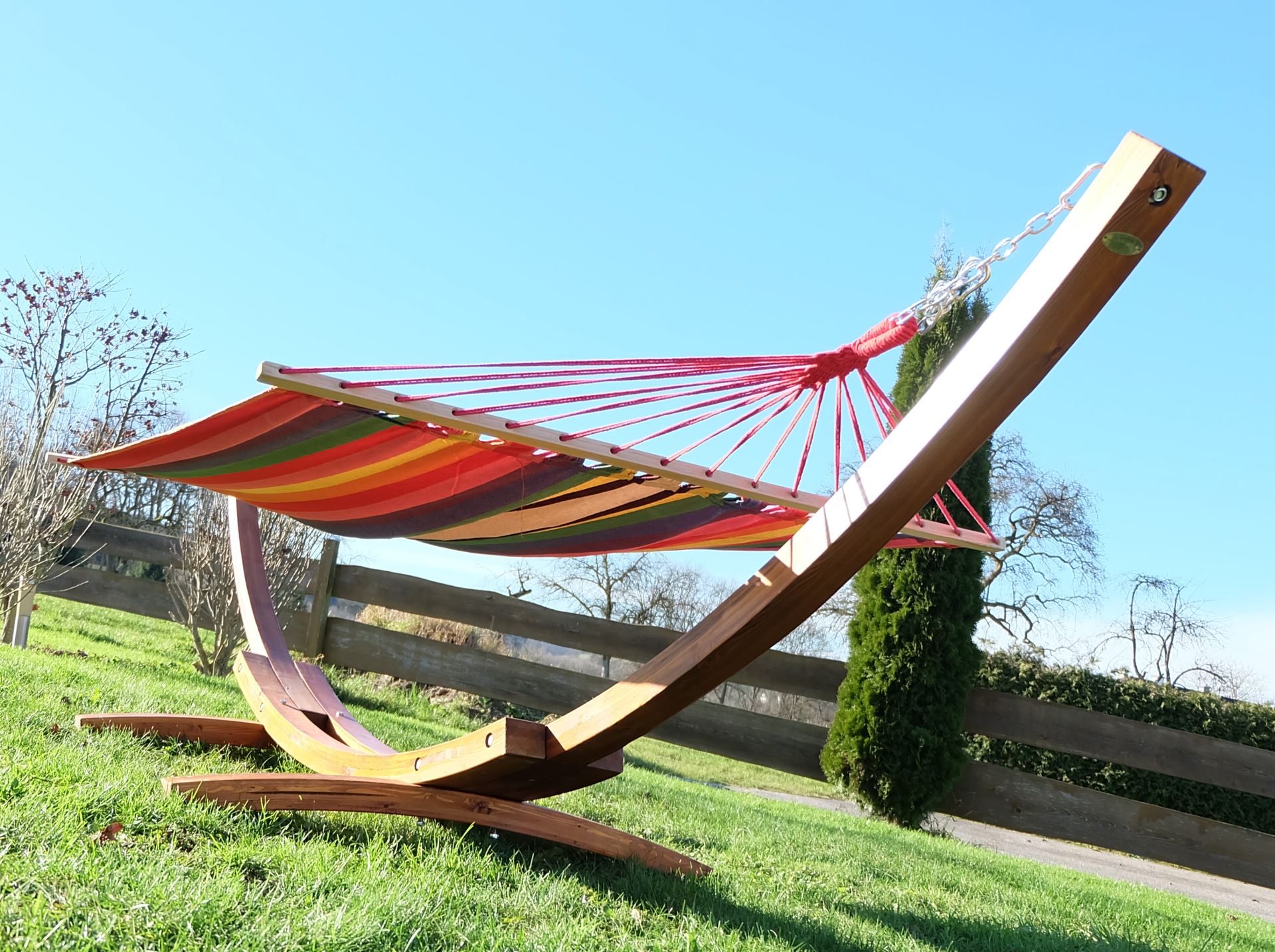 410cm XXL Hängemattengestell NEGRIL aus Holz Lärche mit bunter Stab