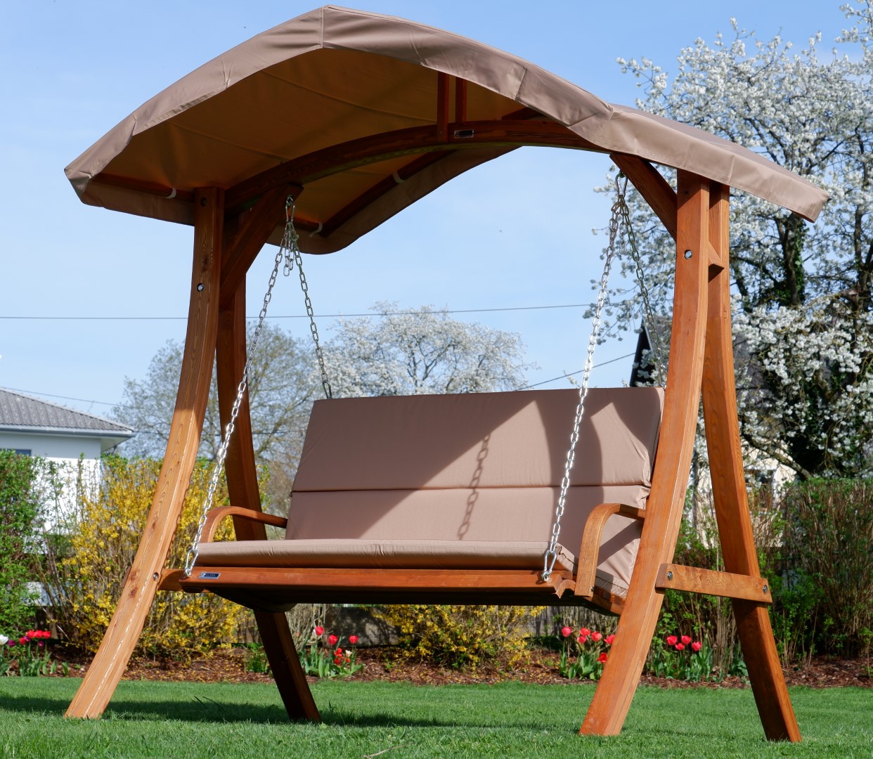 Hollywoodschaukel aus Holz Lrche mit Dach KUREDO-BRAUN Gartenschaukel  Schaukelbank | AS-GARTENTRAUM.AT