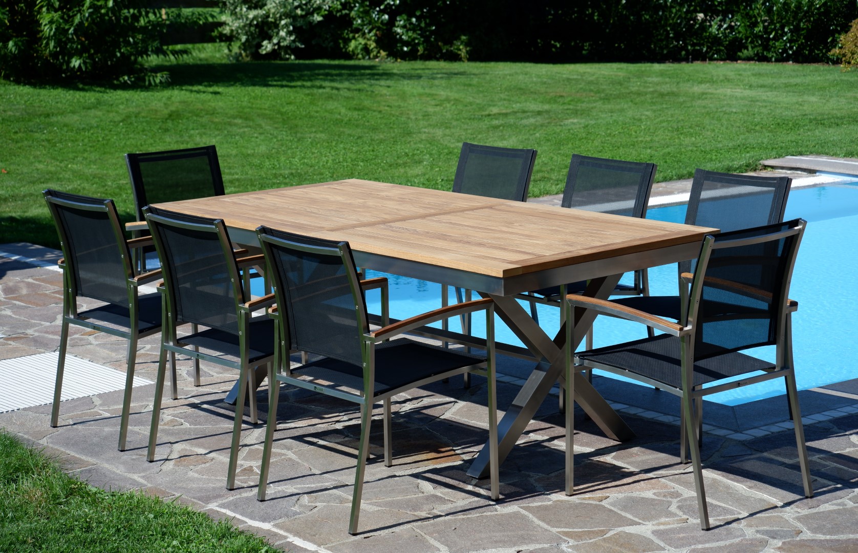 ALEOS. Gartengarnitur Edelstahl Teak - Ausziehtisch 200-260cm + 10 Sessel Schwarz