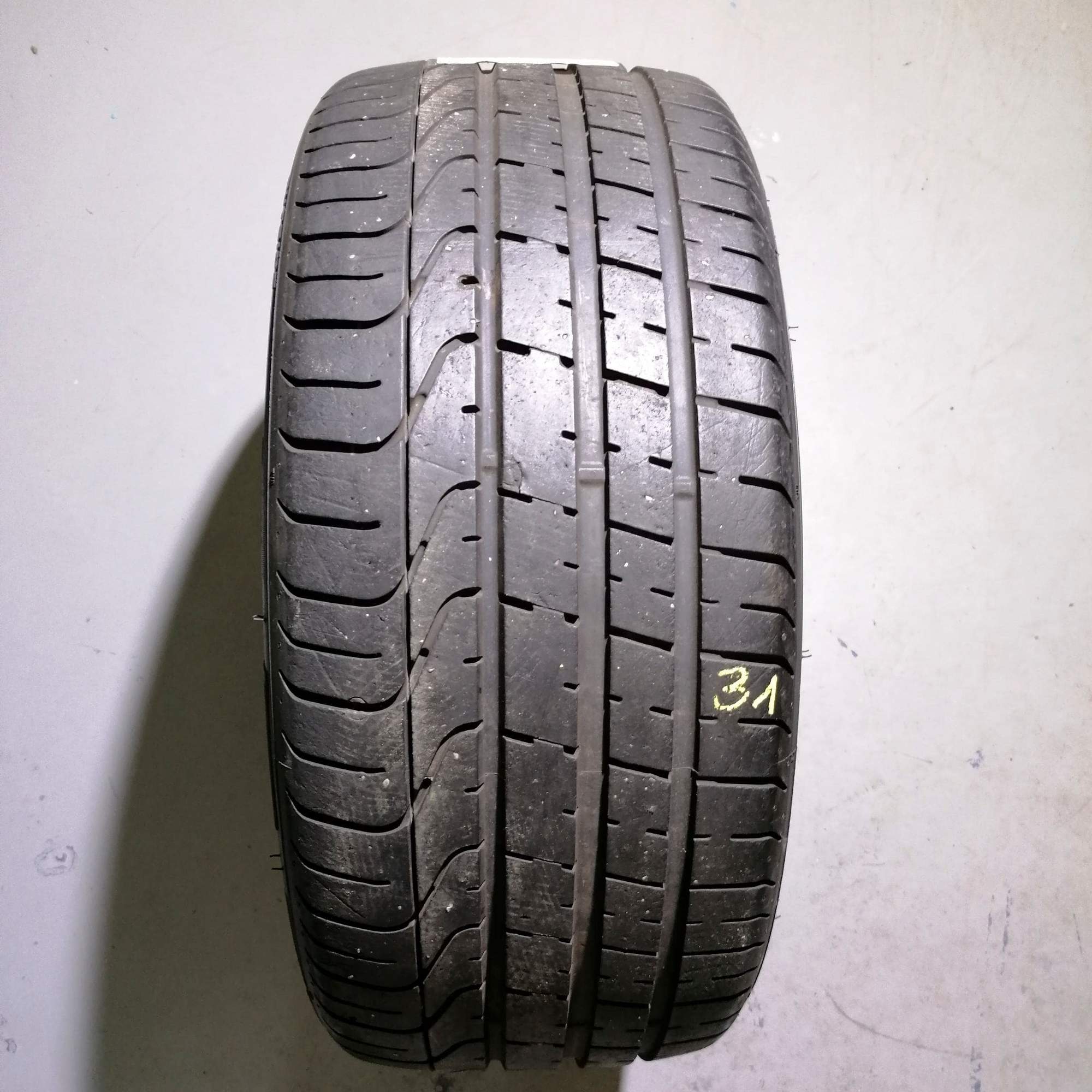 1x Pirelli P-Zero R01 MO 235/35 R19 91Y DOT 2517 7 mm summer tires