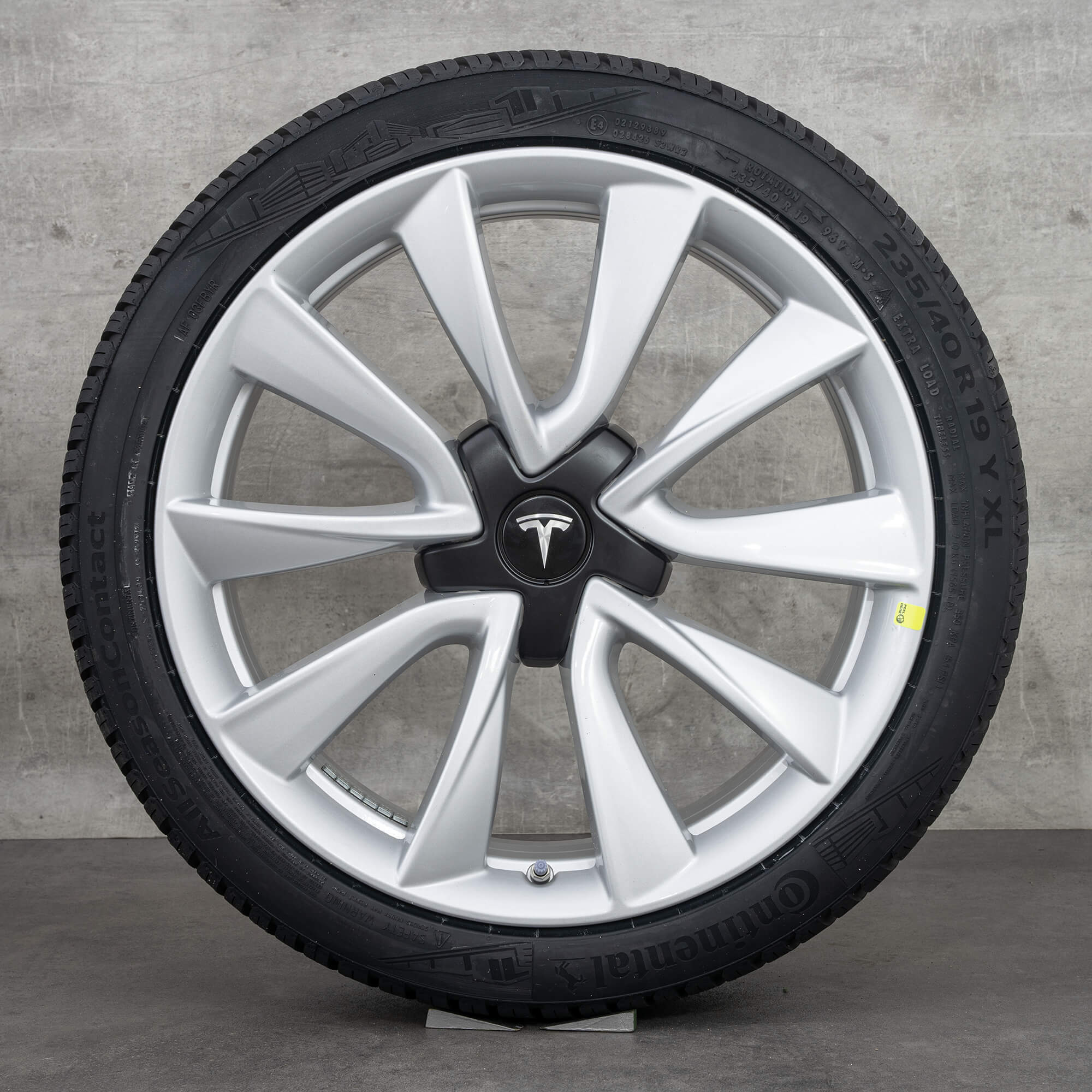 Tesla 19 inch rims Model 3 allweather tires alloy rims 104422400B NEW
