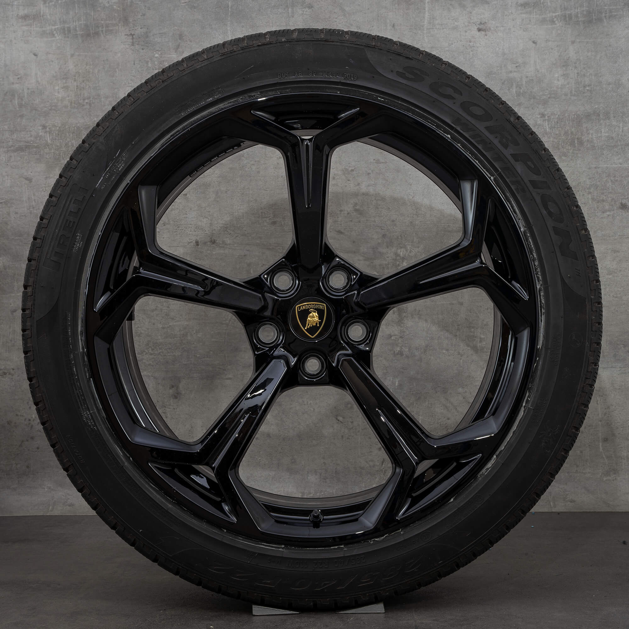 Urus 22 inch rims winter tires winter wheels 4ML601025P