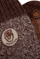 Detailbild hellbraun melierter Prachtkerl-Stricksocken mit Löwenkopf-Patch im oberen Bereich und dunkelbraun abgesetztem Bündchen