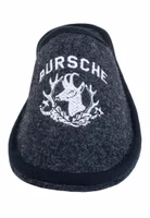 von vorne ein linker, schwarzer Filzpantoffel mit weißer Stickerei eines Hirschkopfes, Enzianblumen sowie dem Schriftzug Bursche von Naturbursche mit roter Kontur. Außen schwarz eingefasst