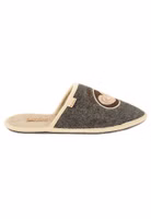 graues Filzpantoffel "Erst mal Kaffee" mit Tassenstickerei in harmonischen braun-beige Tönen und heller Einfassung, helle Innensohle, kleines Adelheid-Weblabel seitlich