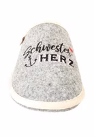 ein grauer Pantoffel mit schwarz roter Stickerrei und Schwester Herz Schriftzug frontal