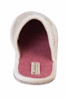 ein hellgbeiger Filzpantoffel von innen mit pinker Innensohle und cremefarbender Einfassung