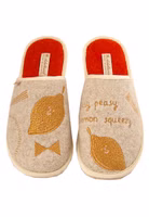 Adelheid Filzpantoffel ✓ Zitronenstickerei ✓ Schriftzug Easy Peasy ✓ echter Wollfilz ein Paar Adelheid X Anna Katharina Jansen Filzpantoffeln mit Motiv easy peasy in beige und gelb