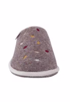 ein hellbrauner, rechter Filzpantoffel "wild and free" von vorne mit Blätterstickerei in creme, gelb und rostrot. Außen hell eingefasst.