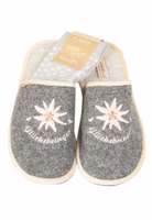 2er Set bestehend aus einem Paar grauen Glücksbringer Filzpantoffeln mit Edelweiß-Stickerei sowie einem Paar hellgraue weiß gepunktete Glücksbringer Socken 