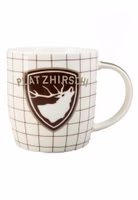 cremefarbende Henkeltasse aus Porzellan mit dünnen, dunkelbraunen Karolinien sowie in dunkelbraun ein Wappen, röhrenden Hirsch und Platzhirsch-Schriftzug
