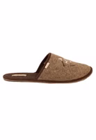 seitlich ein hellbrauner Filzpantoffel mit Heimwerkermotiv in creme und dunkelbraun sowie außen dunkelbrauner Einfassung und dunkelbraune Innensohle