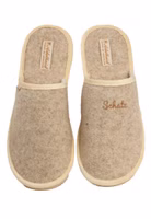 ein Paar beige Filzpantoffeln mit heller Einfassung
