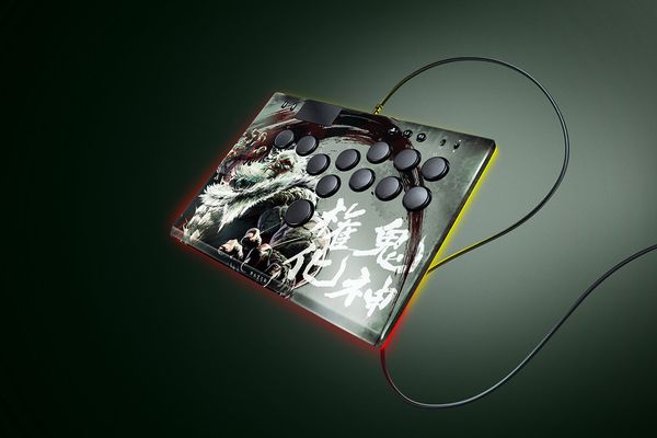 Razer Kitsune SF6 Fighters Edition: Akuma All-Button Optical