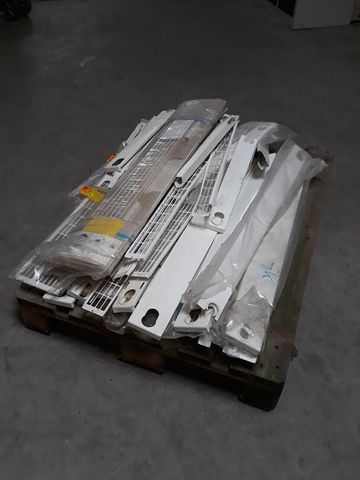 Posten Heizungszubehör diverse Blech Verkleidungen Gitter Seitenbleche Abdeckung