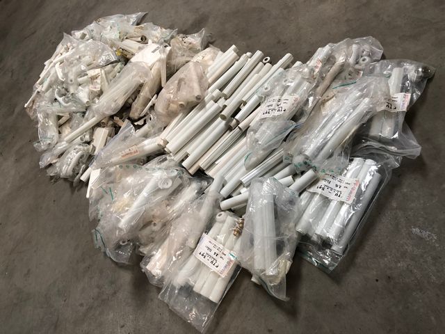 mehrere 100 Teile Kunststoffheizungsrohre und Zubehör Verbinder Posten