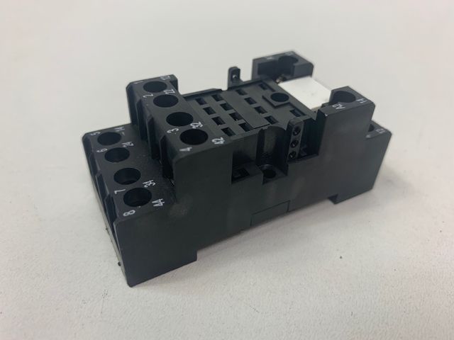 10x Schrack Relaisockel RA78728 Sockel M10