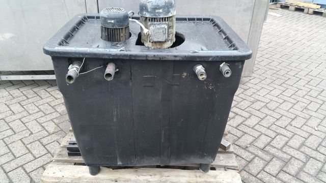 Pumpenbecken mit zwei Pumpen, Wasserpumpe, Teichpumpe, Gartenpumpe, Pumpentank