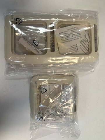 47x Busch Jaeger Rahmen 1-fach und 2-fach mit Beschriftungsfeld 1722, 1721