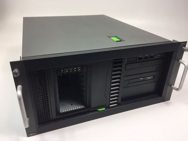 Server Fujitsu TX 200 S5 XEON CPU E5520 2.26 GHz 18 GB RAM ohne HDD TX200