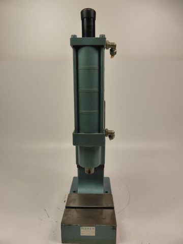Mäder DLP 1700 HV Direktwirkende Druckluftpresse Presse 17 kN