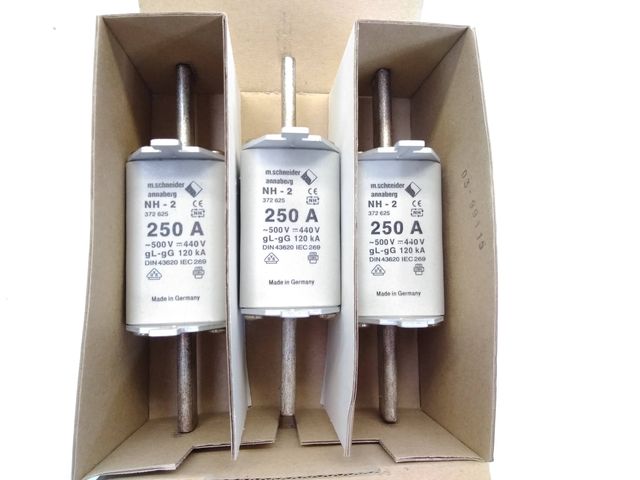 3 Stück Schneider 372625 NH-Sicherung Sicherungseinsatz 250A 500V