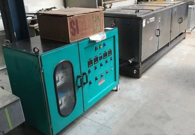 Vibronics Ultraschallanlage Ultraschallbecken Ultraschallbad 1,8 kW Freq. 25 kHz 280x100x72 cm