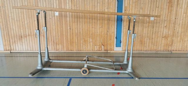 Stufenbarren Original Barren Sportgerät mit Transporträdern