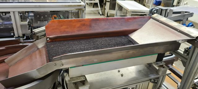 E+K Dosierbunker Vorratsbunker Vibrationsbunker Vibrationsförderer + Steuergerät