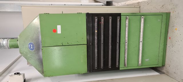 Lackierkabine mit Absaugvorrichtung und Schrank Lackiererei