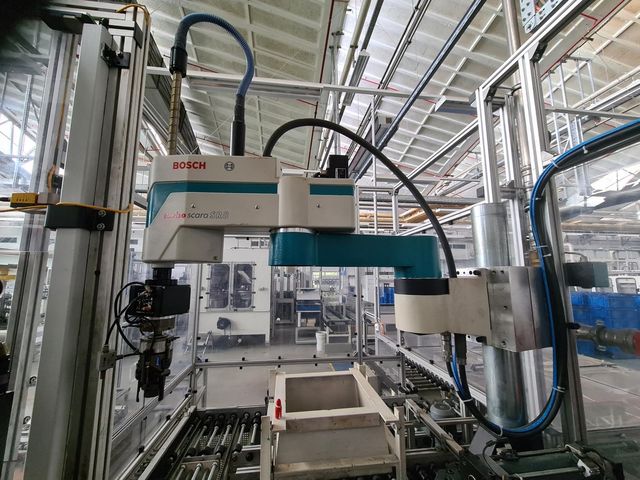 Bosch Turbo Scara SR8 Roboter Industrieroboter Handlingroboter + Steuerung IQ200 