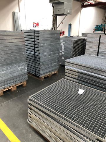 Regalrost Auflage für Palettenregale Lichtgitter Gitterrost 121x88,5x 2,8 (4,5)cm 