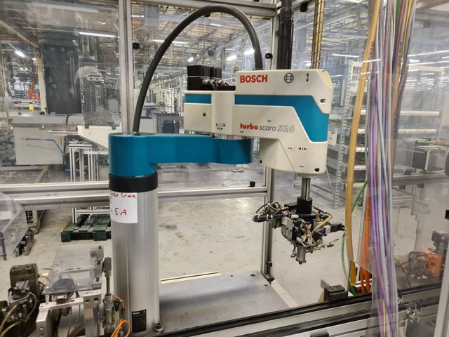 Bosch Turbo Scara SR6 Schwenkarmroboter Roboter + Steuereinheit MA4/200-7301-M 