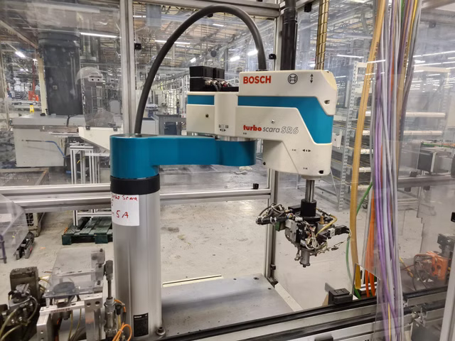 Bosch Turbo Scara SR6 Schwenkarmroboter Roboter + Steuereinheit MA4/200-7301-M 