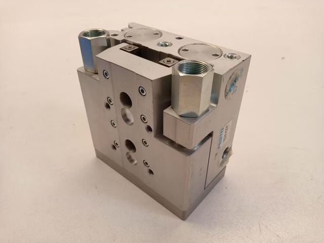 Festo SLT-25-10-P-A Schlitten Schlitteneinheit Minischlitten Mini Führung 170574