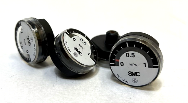 4x SMC Manometer Analosges Überdruckmessgerät G27-10-R1